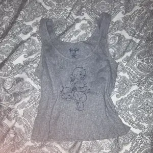 Brandy Melvilles ”baby collection” som inte finns på deras hemsida längre, inga defekter eller någonting, Ribbat material. Köpt för ungefär 160kr!!💓💓💓