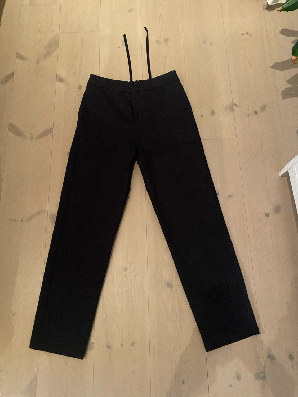 Oanvända Filippa K byxor 