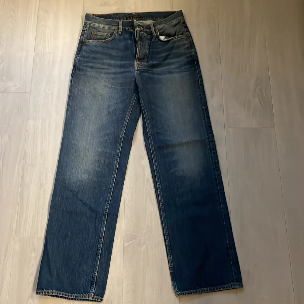 Ett par riktigt feta jeans från Nudie i nyskick och storlek W31 L32. Nypris på dessa är 1600kr.. Jeans & Byxor.