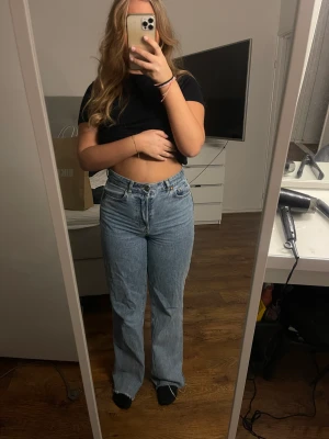 Highwaist byxor - Jeans från Bik Bok, knappt använda! 