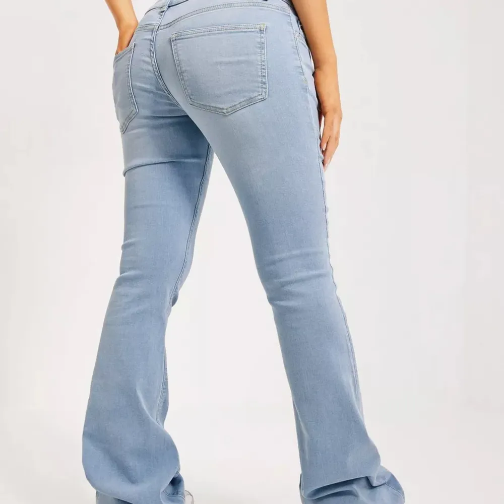 Söker dessa jeans från Nelly i stl. 34💞Betalar runt 300. Jeans & Byxor.
