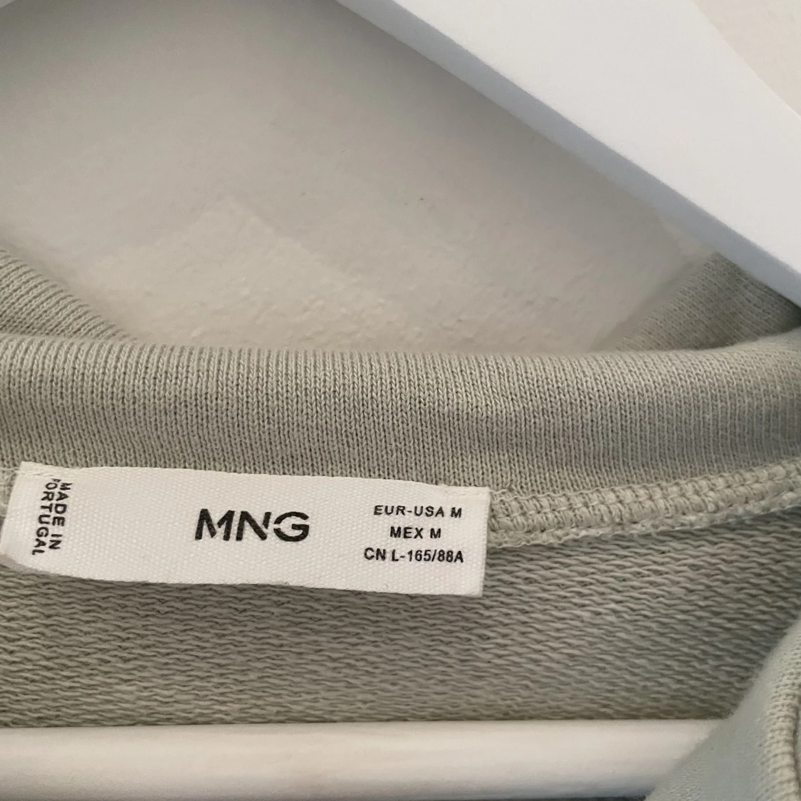 Grön tröja med halvzipp  - 91