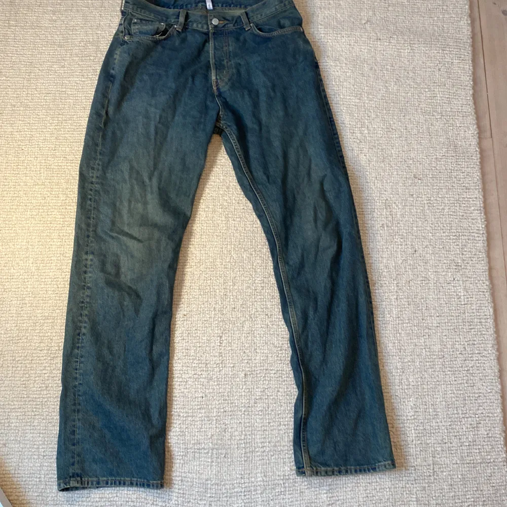 Väldigt fina Weekday jeans. Modell Space. 32/34. Längd och bredd, se bild . Jeans & Byxor.