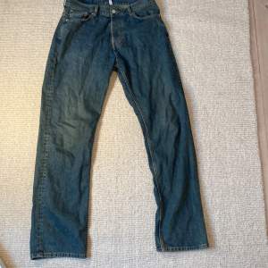 Väldigt fina Weekday jeans. Modell Space. 32/34. Längd och bredd, se bild 