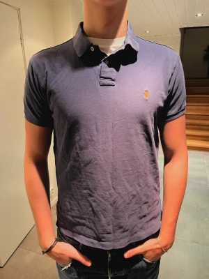 Ralph Lauren piké - Schysst Ralh Lauren piké i storlek L men passar även M. Skick 9/10. 