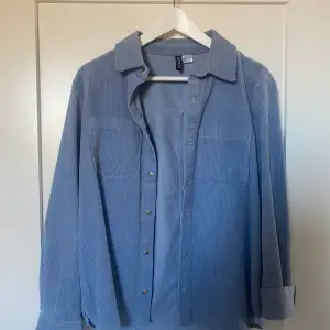Skjorta/vår jacka från h&m, knappt använd 💖