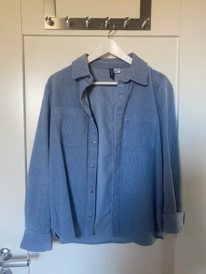 Skjorta/jacka  - Skjorta/vår jacka från h&m, knappt använd 💖