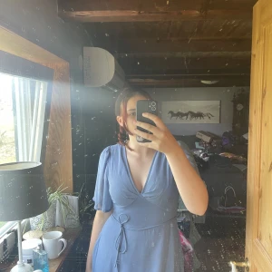 Klänning - Jätte fin klänning helt ny aldrig använd 