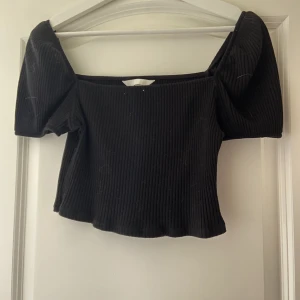 Top - Säljer denna fina top då den aldrig kommer till användning