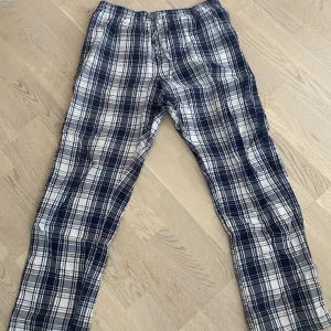 Pyjamasbyxor - Pyjamasbyxor i storlek M, ifrån H&M, perfekt skick, knappt använda💕