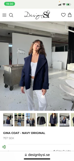 design by si - OBS KAN EJ POSTA FÖRENS DEN 15 AUGUSTI säljer min populära kappa från design by si då jag inte får någon användning utav den alls. i perfekt skick då jag använt den fåtal gånger. köptes för 800, pris kan diskuteras vill gärna ba få bort den