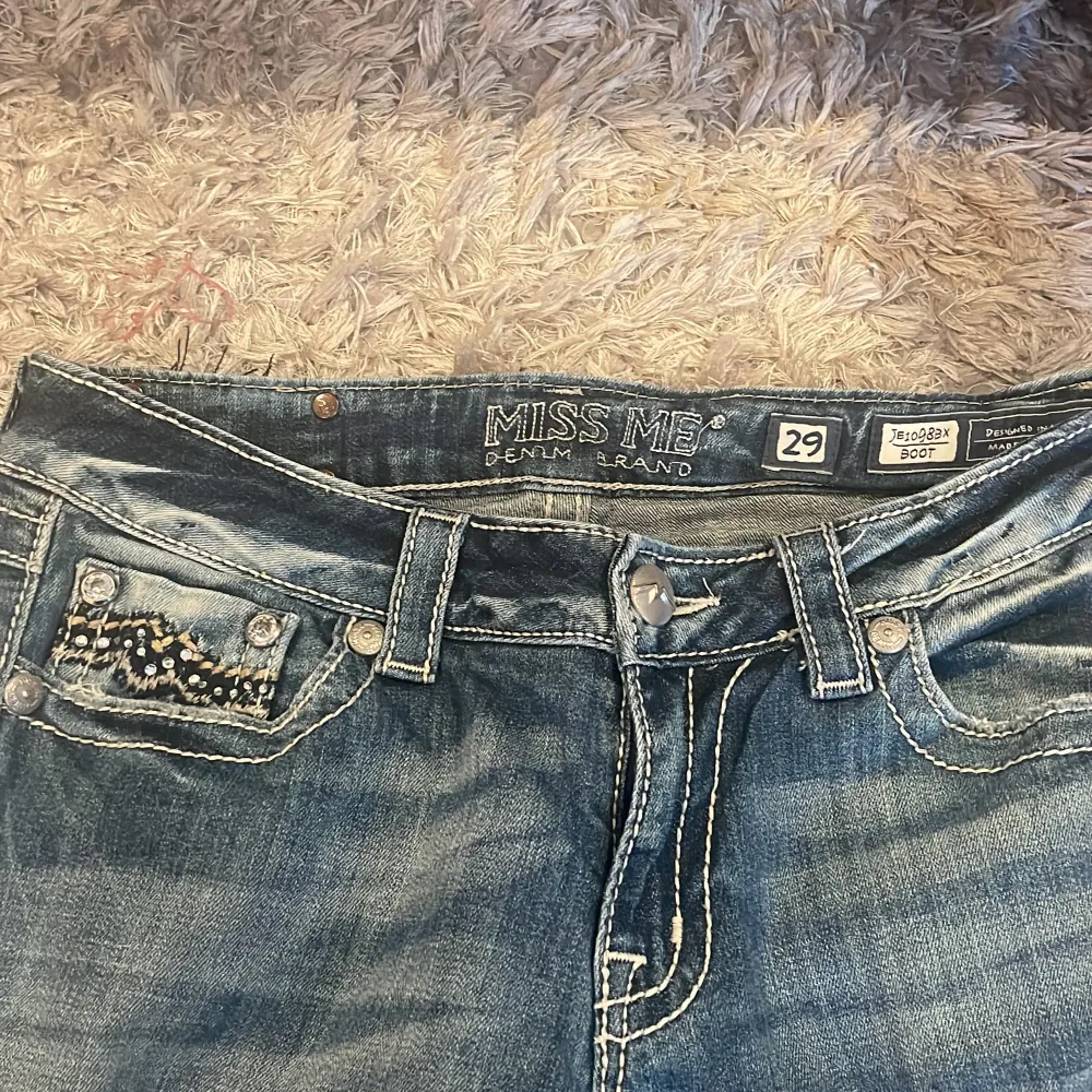 Jättesnygga bootcut miss me jeans i storlek 29 som jag köpte här på Plick men som tyvärr inte passade. Jeans & Byxor.