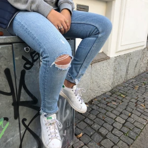 Jeans Zara - Jeans i storlek 36 från Zara. I gott skick✨ 