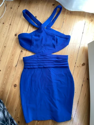 Blå klänning  - Helt oanvänd 