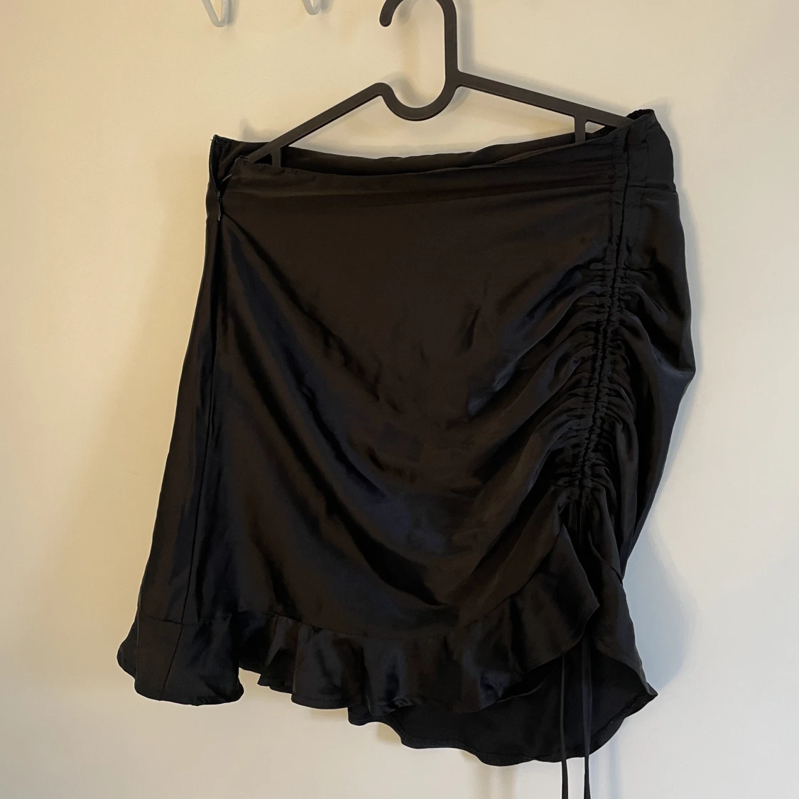 Svart volang kjol från shein