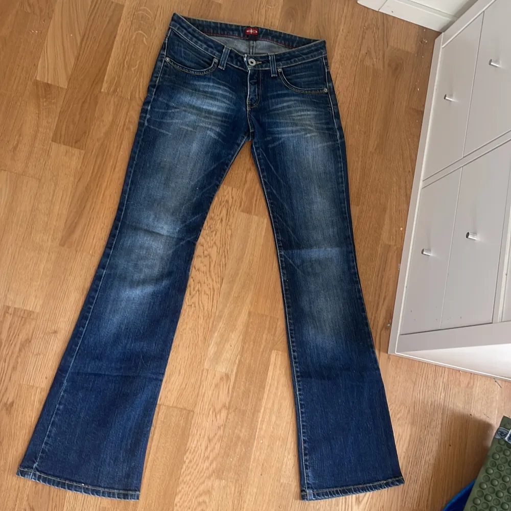 lågmidjade jeans köpta secondhand!. Jeans & Byxor.