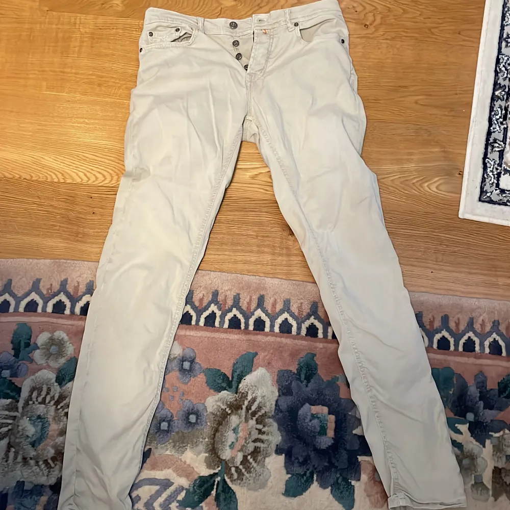 Sjukt sköna Morris jeans inköpta för knappt ett år sedan som blivit för små för mig. I princip använda 5-6 gånger. Strlk w30/l32 Modell ”James jeans”. Jeans & Byxor.