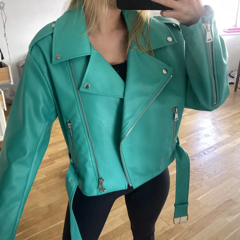 Almost new ( worn once) green pu biker jacket. Jackor.
