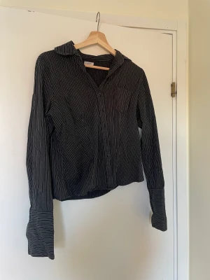 randig skjorta - randig skjorta med flared armar