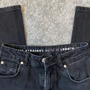 Never denim 90s jeans storlek 25/32💕 Nypris 599kr, buda från 80kr