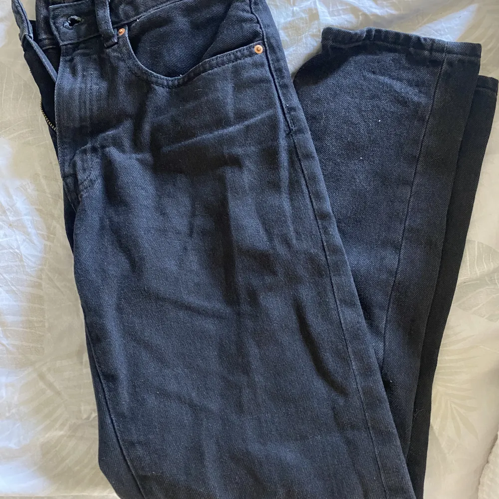 Jeans av märket vailent i storlek xs. Normala i storleken, knappt använda. . Jeans & Byxor.