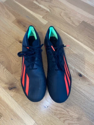 Adidas x speedportal  - Storlek 44  Ny skick använd  FG