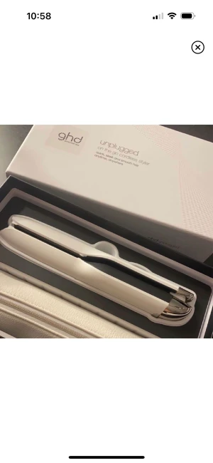 Ghd sladdlös - Säljer en sladdlös plattång från ghd. Använd 1 gång men behöver sälja den pga flytt. Allting medföljer. Plattången fungerar precis som ghd andra verktyg bara att den är sladdlös. Nypris cirka 3500kr