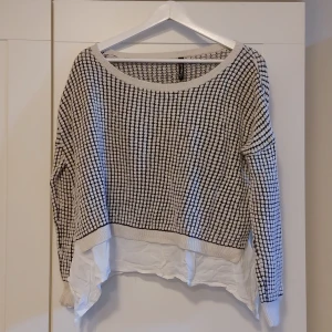 Tröja - Mysig tröja, perfekt att dra över på kalla sommarkvällar.