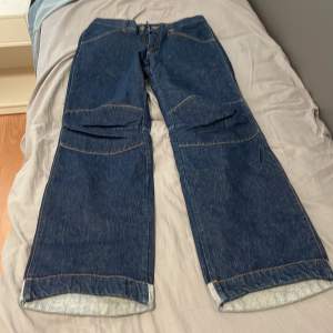 Jättefina jeans men tyvärr så är det lite svårt att få på mig dem och därför vill jag sälja dem