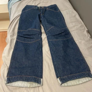 Jeans - Jättefina jeans men tyvärr så är det lite svårt att få på mig dem och därför vill jag sälja dem