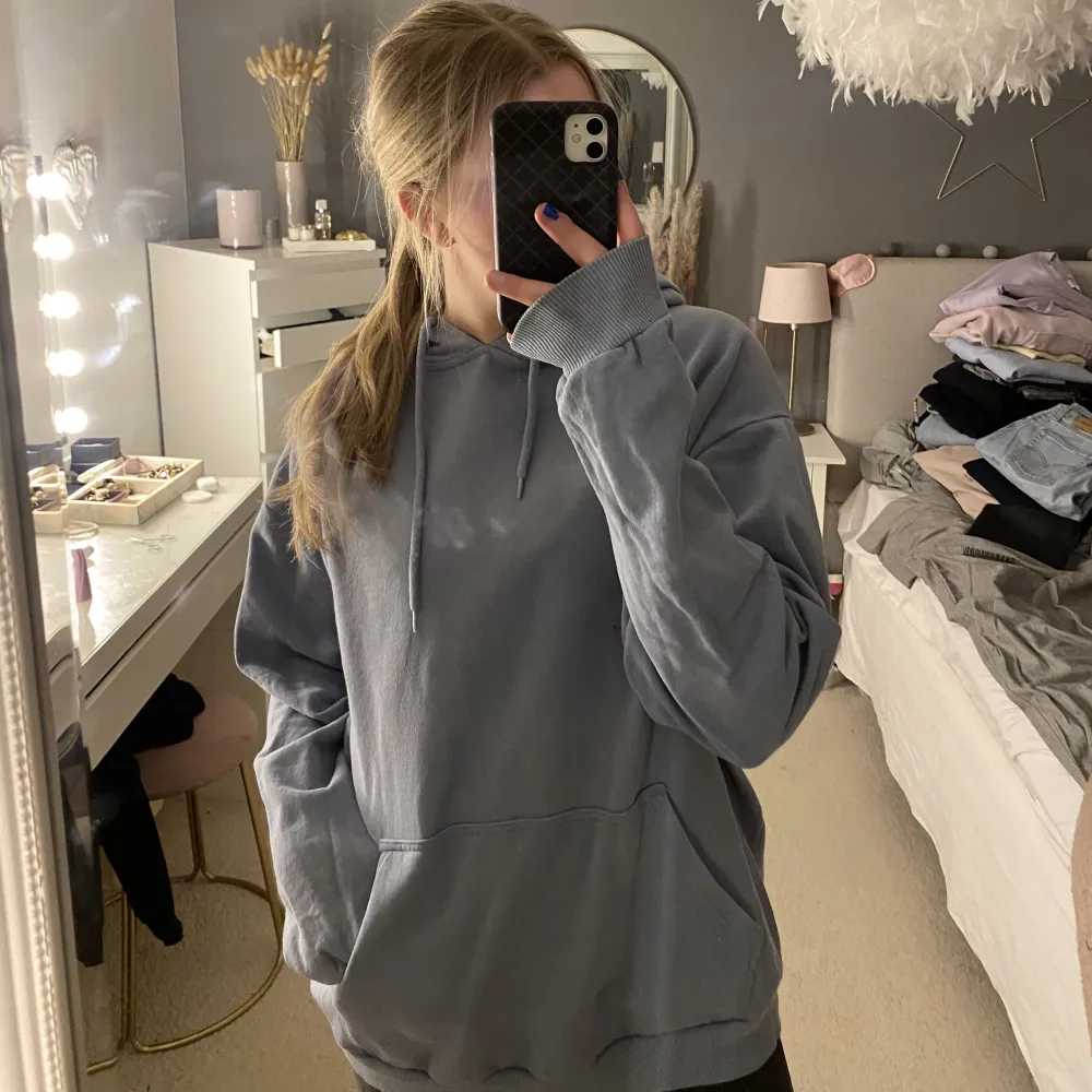 Blå/grå hoodie från h&m💙. Hoodies.