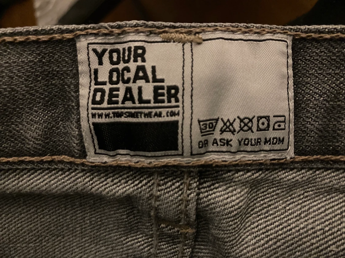 Jeans Your local dealer  - 90
