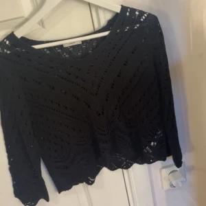 Stickad topp - Säljer min stickade topp då den inte används, bra skick💕