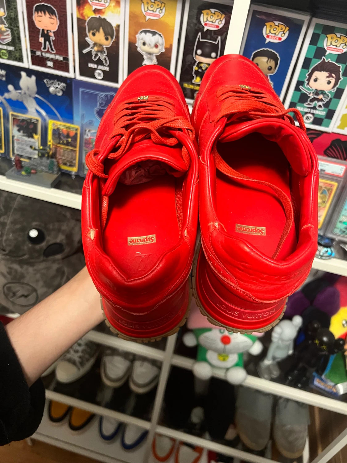 Louis Vuitton x Supreme Run Away - 90