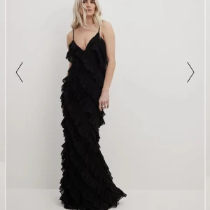 Klänning - Så snygg slutsåld klänning från nakd