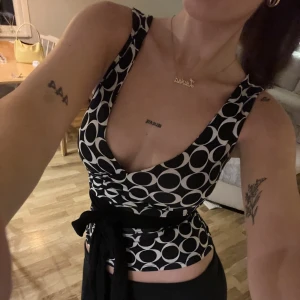 Linne med knyte - Linne med knyte från Orsay köpt på plick