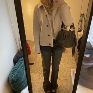 Beige kappa - Beige kappa från Zalando. Rätt använd. Hör av er vid frågor, prisförslag mm🥰🥰