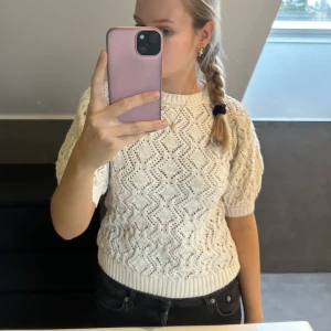 Virkad tröja  - Virkad tröja från zara storlek L men världshaven liten i storleken så passar mig som har s 
