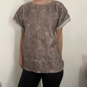 Mönstrad tröja - Svin cool tröja👌🏽👌🏽