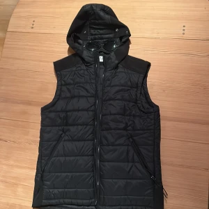 C.P. Company väst - Säljer min CP Company väst Runt ett år gammal men aldrig använd
