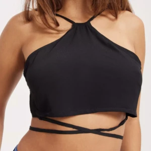 Festtopp  - Svart oanvänd Festtopp från Gina tricot 🖤