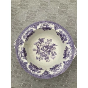 Rörstrand Gustavsberg skål blommig vit lika retro vintage  - En supervacker stor skål från Rörstrand  Gustavsberg tidigt 1900-tal. I toppenskick! Säljes pga flytt!  Finns att hämta i Stockholm! Titta gärna in mina andra annonser och hör av dig om du har någon fundering.