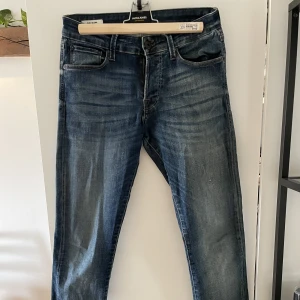 Jack & Jones jeans W29/L32 - Slim / Glenn i passform och i bra skick. Inte mycket använda. Stretch