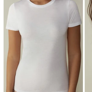 Intimissimi t-shirt - Vit t-shirt från intimissimi med lappen kvar 💗