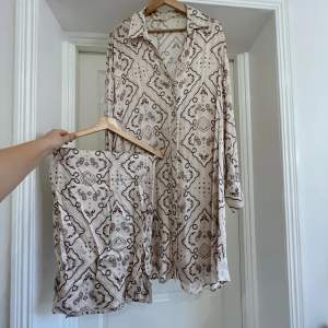 Bilderna gör inte detta underbara set rättvisa! Babyrosa set i silke från Odd Molly. Skjortan kan användas som klänning eller tillsammans med de matchande byxorna! Båda plaggen är inkluderade i priset 🌸