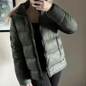 Vinterjacka  - Super fin vinterjacka från Zara💕använd 1 gång så är precis som ny, nypris ligger på 599. 