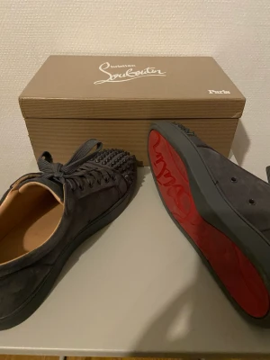 Loubs - Säljer nu mina fina loubs då jag inte använder dom längre. Storlek 43 och fint skick 