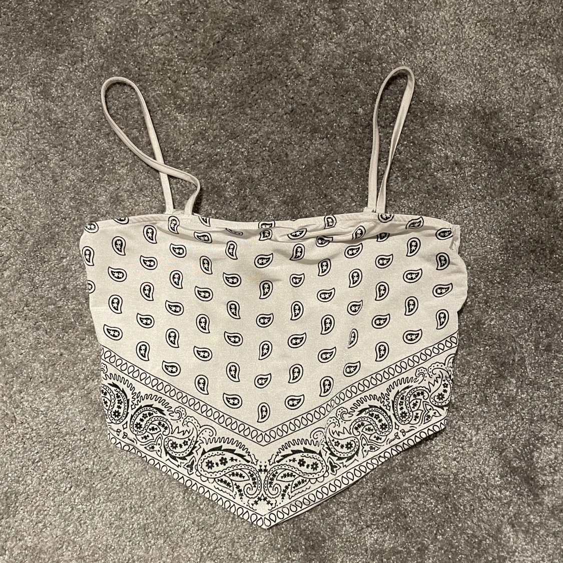 Topp med knytning bak