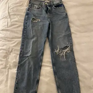 Ett par fina jeans från Ginas Premium Jeans kollektion💗🤩 Nästan aldrig använda! Hör av dig om du undrar nåt!🤗 Priset är diskuterbart vid snabb affär!!