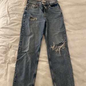 Jeans - Ett par fina jeans från Ginas Premium Jeans kollektion💗🤩 Nästan aldrig använda! Hör av dig om du undrar nåt!🤗 Priset är diskuterbart vid snabb affär!!